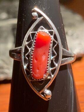 Vintage Navajo Red Coral Ring 3.1 grams
